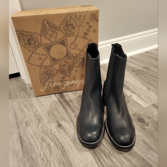 Free People Shoes - Free People Chelsea boot